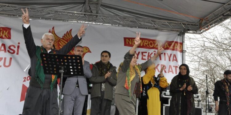Çukurca’da 2026 Newroz Coşkusu: Meydan Halaylarla Şenlendi