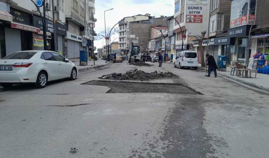 Hakkâri’de Yollarda Onarım Çalışmaları Hızla Sürüyor