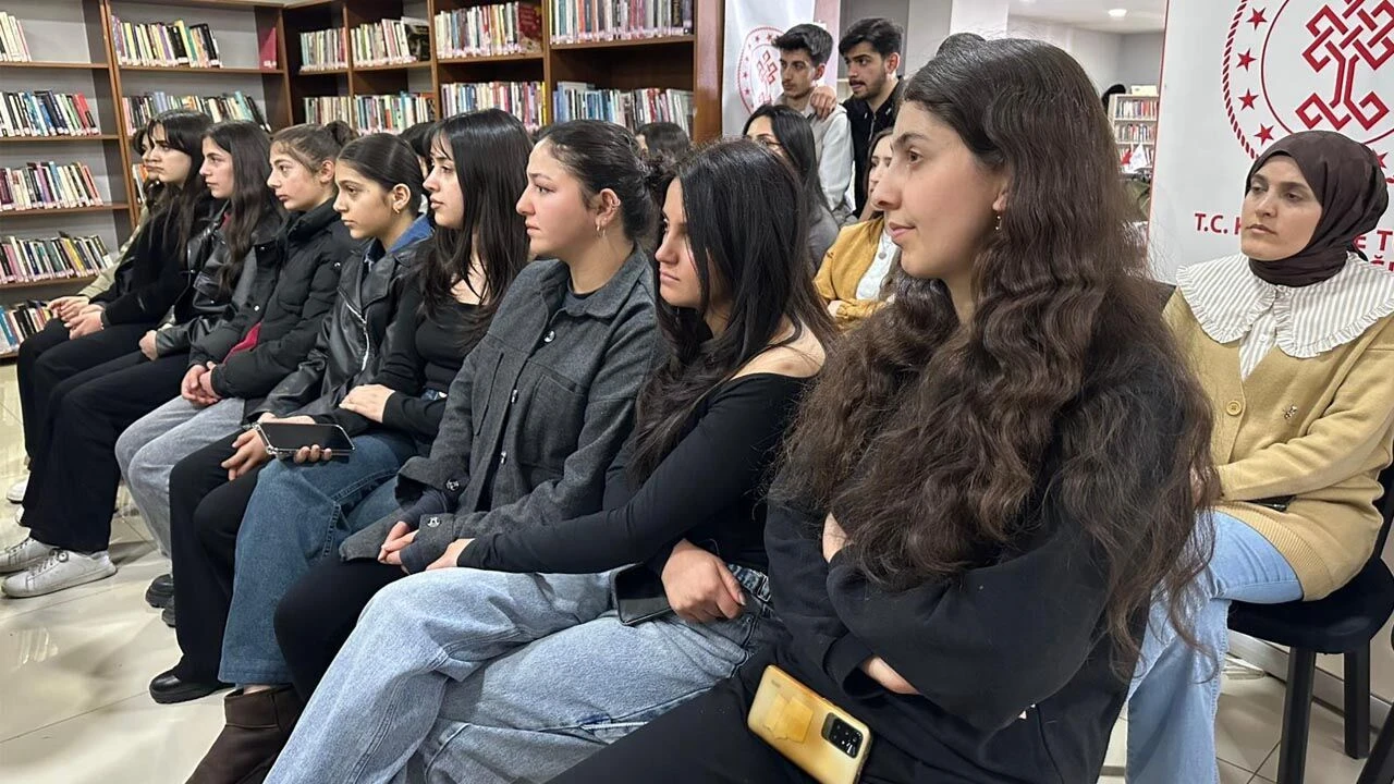 Hakkari'de Teknoloji Bağımlılığına Karşı Eğitim: Öğrencilere Uyarı