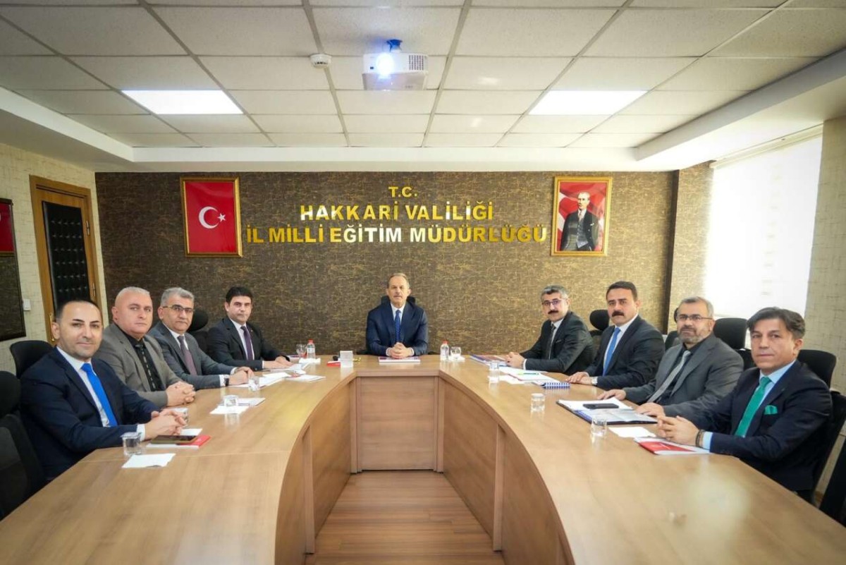 Hakkari Valisi Taşyapan’dan Eğitim Ziyareti: Hedefler Masaya Yatırıldı