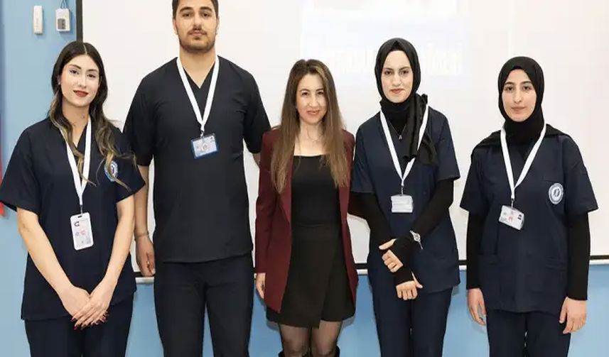 Hakkari Üniversitesi’nde Hemşirelik Öğrencilerine Üniforma Giyme Töreni