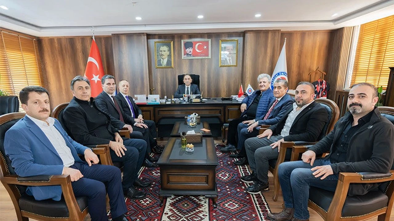 Kıbrıs Türk Denizcilik İşletmesi Genel Müdürü’nden Rektör Gençcelep’e Ziyaret