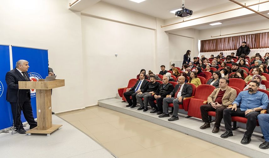 Hakkari Üniversitesi’nde Kütüphane Haftası Etkinlikleri: “İyileştiren Kütüphane” Söyleşisi Düzenlendi