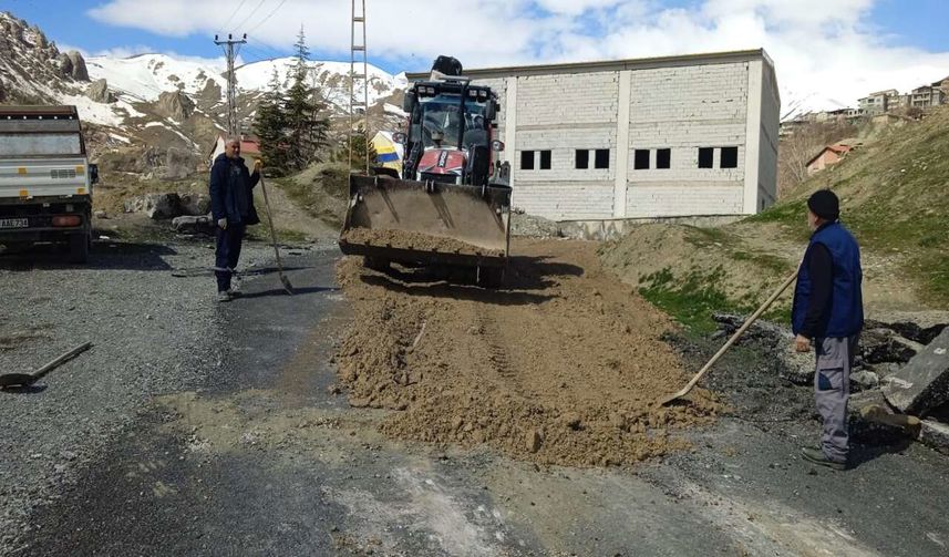 Hakkari’de Yollar Çöktü, Onarım Çalışmaları Hızlandı