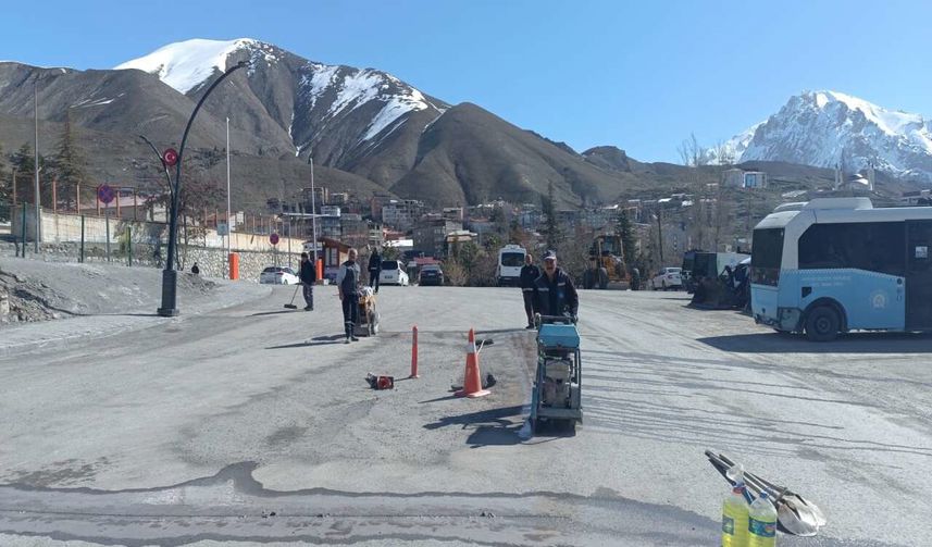 Hakkari’de Yağış Sonrası Hasar Gören Alan Onarılıyor