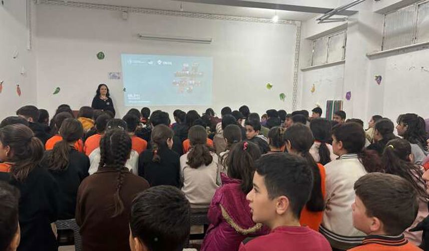 Hakkari’de Öğrencilere İlham Veren Söyleşi: “Atıktan Sanata” Anlatıldı