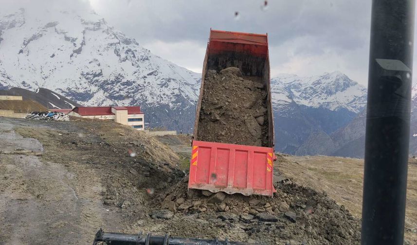 Hakkari’de Yol ve Altyapı Çalışmaları Aralıksız Sürüyor