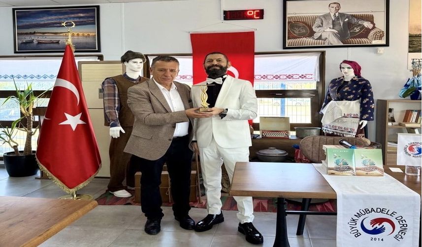 Akif Manaf’a “Evrensel Kardeşlik ve Barış Ödülü” Verildi