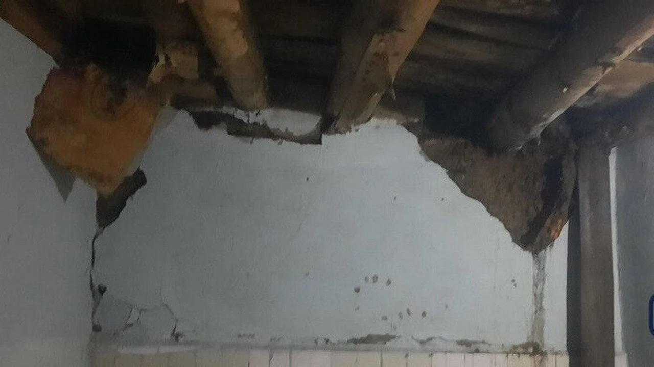 Hakkari’de Yağışlar Evi Çökertti: Aile Yardım Bekliyor
