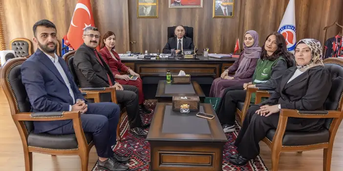 Yeşilay Hakkari’den Rektör Gençcelep’e Ziyaret