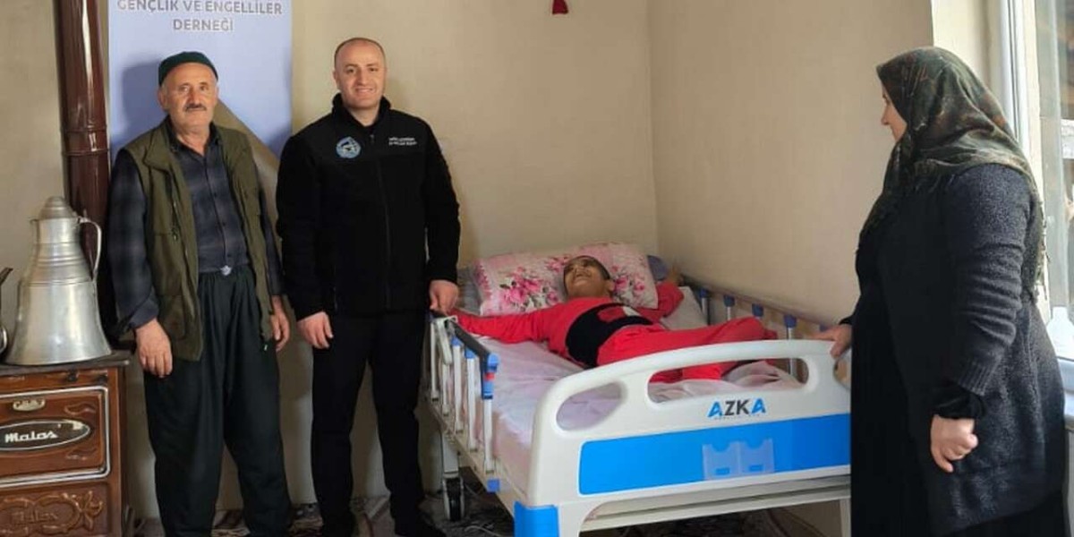 Hakkâri’de Engelli Bireye Destek: Hasta Yatağı Yardımı Yapıldı