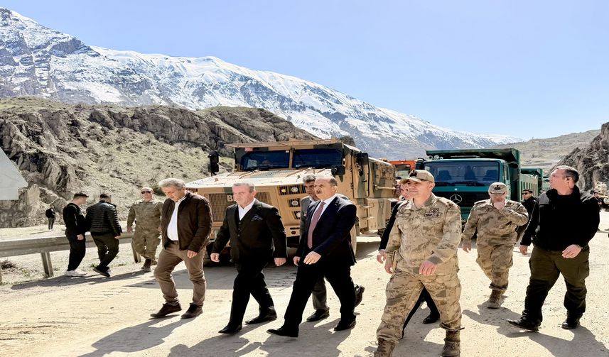 Hakkâri-Van Karayoluna Alternatif Güzergâh Geliyor: Heyelan Riski Nedeniyle Çalışmalar Başladı