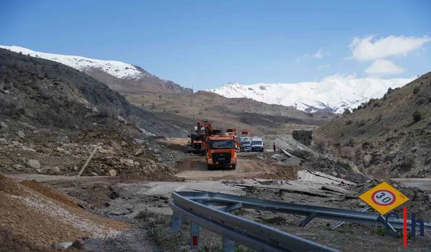 Hakkâri–Van Yolu Yağış Uyarısı Nedeniyle Kapatıldı