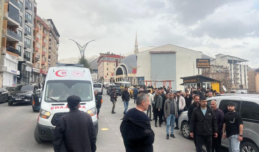Hakkâri’de Trafik Kazası: 15 Yaşındaki Kız Çocuğu Yaralandı