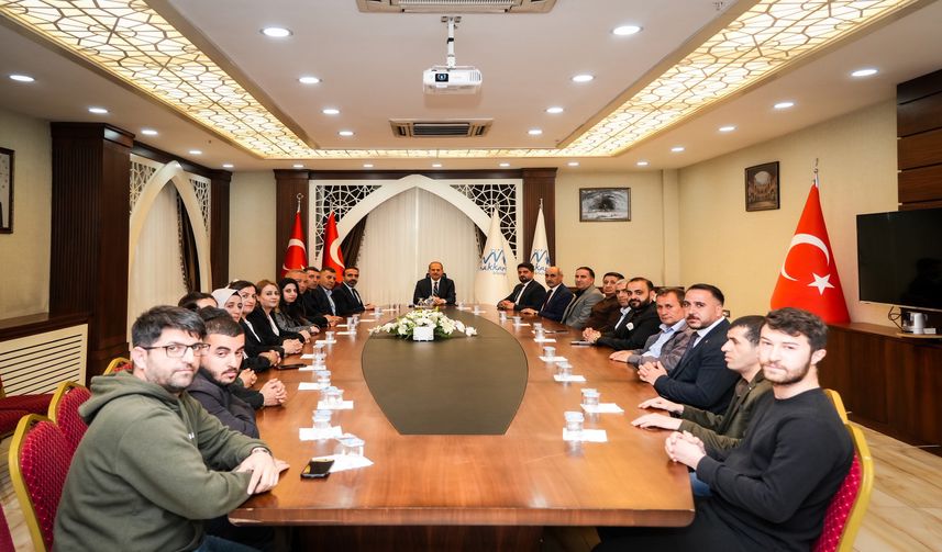 Vali Taşyapan, Hakkâri’de Ziyaretçilerini Makamında Ağırladı