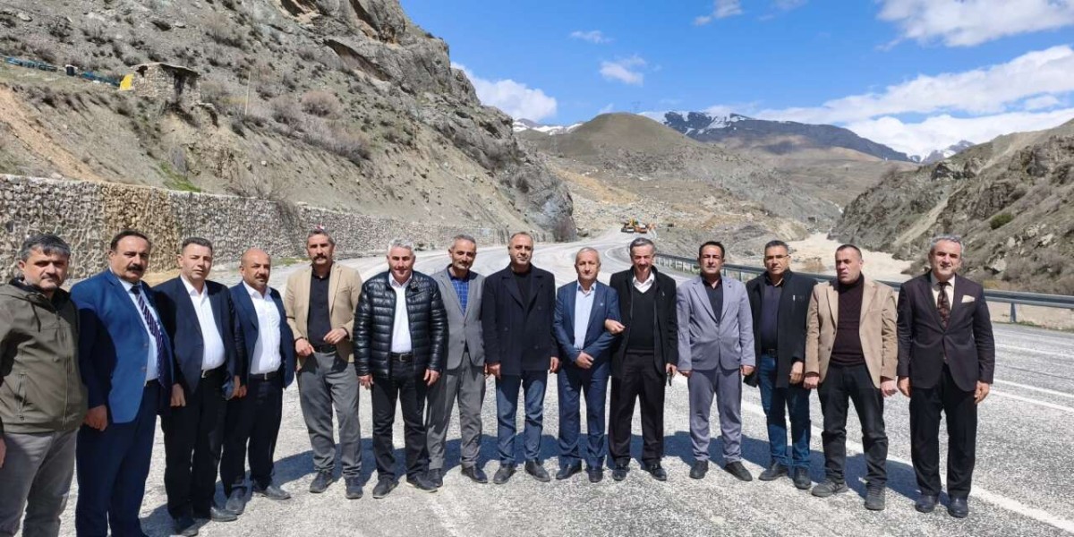Hakkari-Van Karayolu Tepkisi: Muhtarlardan Sert Açıklama