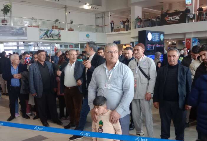 Hakkâri ve Vanlı Hacı Adayları Kutsal Topraklara Uğurlandı