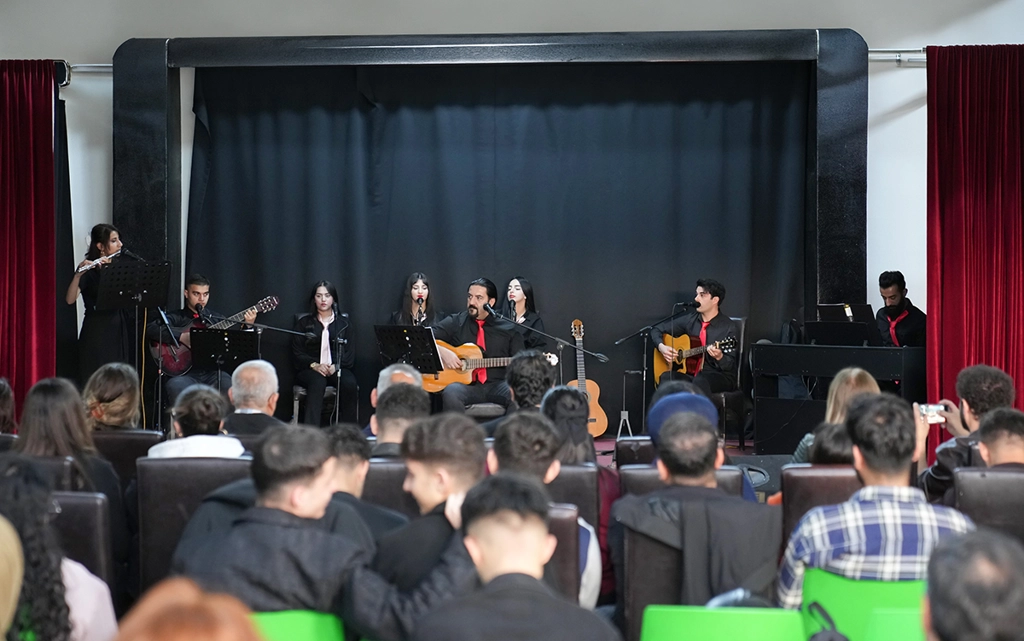 Hakkari Üniversitesi’nde "Nostaljik Nisan" Rüzgârı