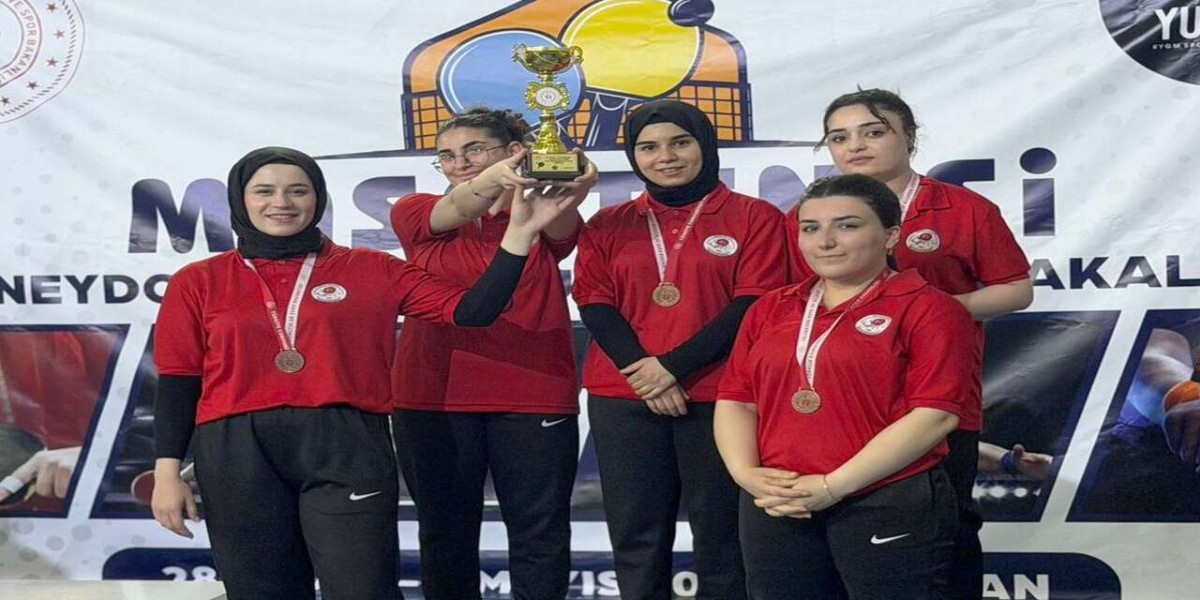 Hakkari’nin Sultanları Batman’da Kürsüye Çıktı: Afife Yurdu’ndan Bronz Madalya!