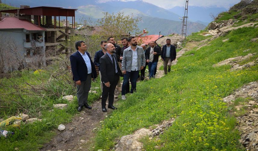 Çukurca’da Hizmet Seferberliği: Başkan Nazmi Demir Sahaya İndi