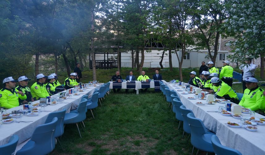 Hakkâri’de Trafik Haftası Kutlaması: Vali Taşyapan’dan Emniyet Personeline Teşekkür