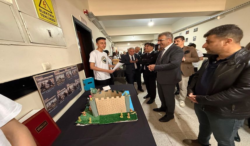 Hakkâri’de Geçmişe Yolculuk: Sümbül Anadolu Lisesi’nden Görkemli Tarih Sergisi