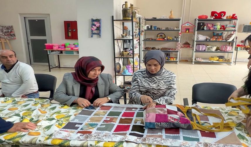 Hakkâri’de Anlamlı Ziyaret: "Engelleri Üreterek Aşıyorum" Atölyelerine Tam Not