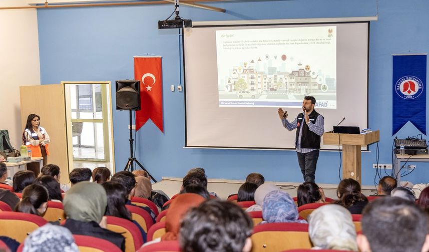 Hakkari Üniversitesi’nde "Temel Afet Bilinci ve Kurtarma Teknikleri" Eğitimi Düzenlendi