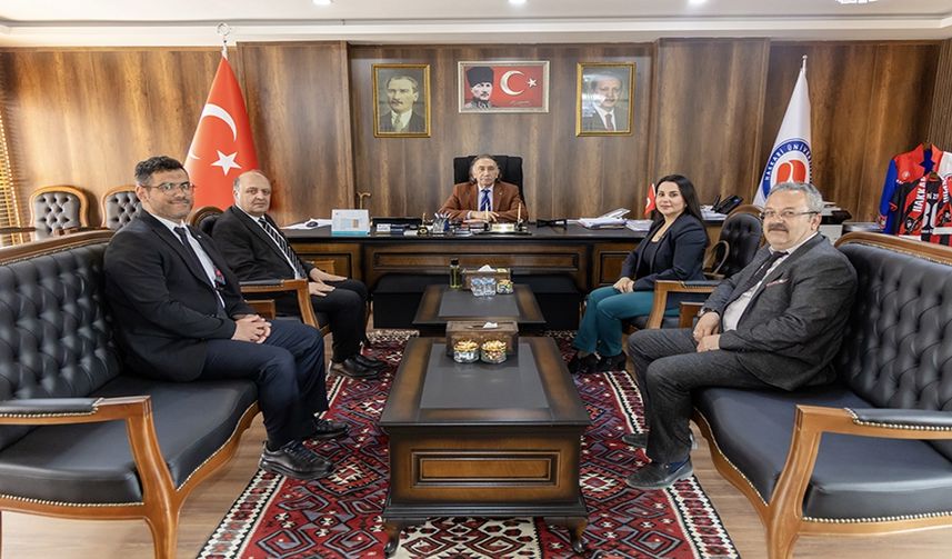 Hakkâri’de Sosyal Güvenlik Haftası Kutlanıyor: SGK Heyetinden Üniversiteye Ziyaret