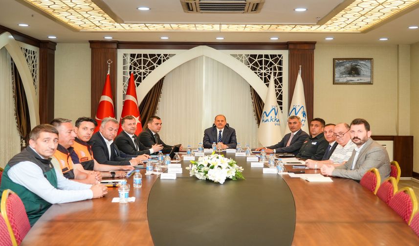 Hakkâri’de Kritik Zirve: Vali Taşyapan Başkanlığında Heyelan Bölgesi Masaya Yatırıldı