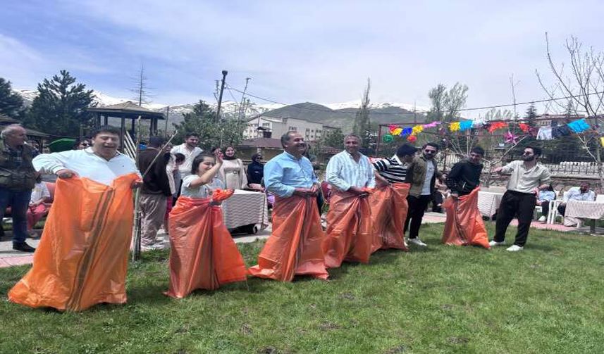 Hakkari’de Engeller Sevgiyle Aşıldı: Özel Öğrencilerden Anlamlı Etkinlik