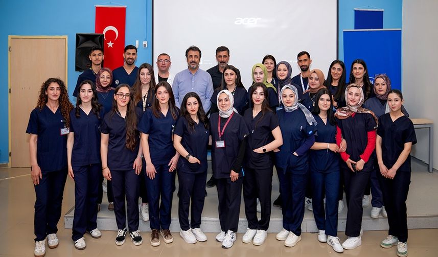 Hakkari Üniversitesi’nde Diyaliz Öğrencileri Üniforma Giydi