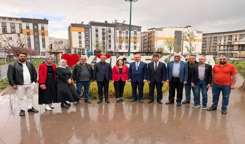 CHP Milletvekili Nail Çiler ve İl Örgütü Yüksekova'da Çıkarma Yaptı