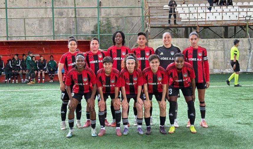Yüksekova Spor Sahasında Destan Yazdı! Son Şampiyon Fomget’i 3 Golle Geçti