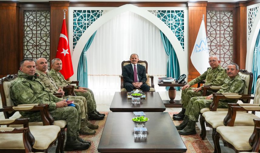 Hakkari Valiliğinde Üst Düzey Kabul! 2’nci Ordu Komutanı Korgeneral Topaloğlu’ndan Vali Taşyapan’a Ziyaret