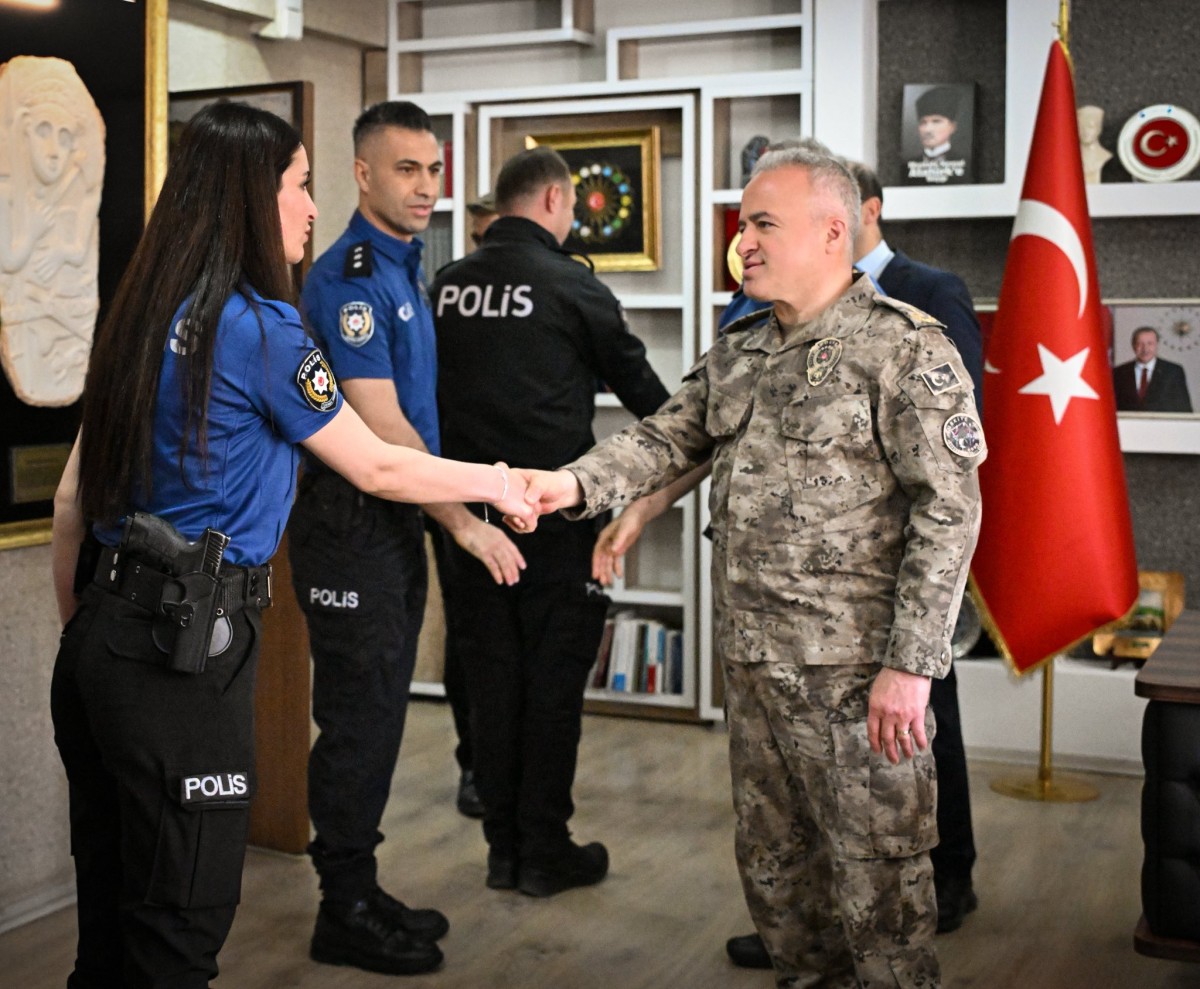 Emniyette Bayram Mesaisi! İl Emniyet Müdürü Attila Ayata Personeliyle Bayramlaştı