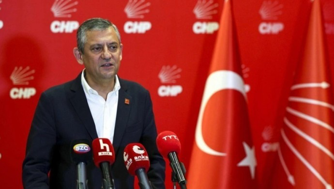 CHP Genel Merkezi’nde Olağanüstü Saatler! Özgür Özel Binadan Seslendi