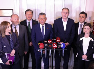 Siyasette Tarihi Zirve! DEM Parti’den Meclis’e Taşınan CHP’ye Ziyaret: "Hiçbir Müdahaleyi Meşru Görmüyoruz"