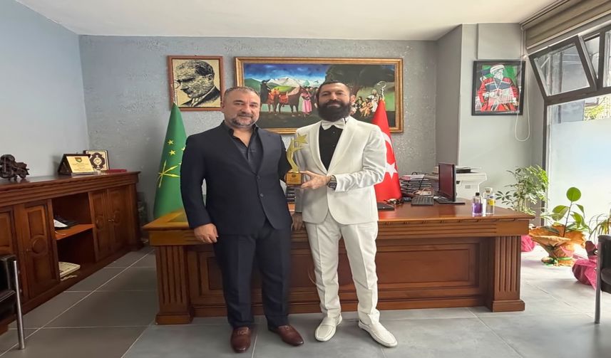 Barışın Evrensel Sesine Bir Ödül Daha! Ünlü Yazar Akif Manaf’a Kafkas Derneği’nden Anlamlı Nişane