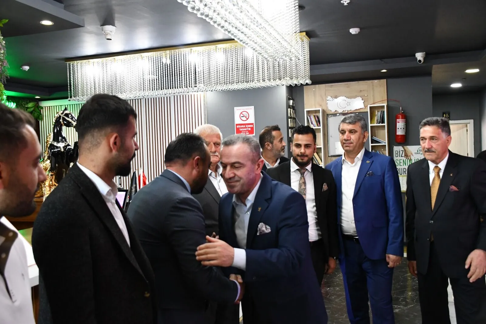 Hakkari’de AK Parti Teşkilatı Bayramlaşmada Buluştu: "Artık Kavganın Değil Kardeşliğin Dönemi"