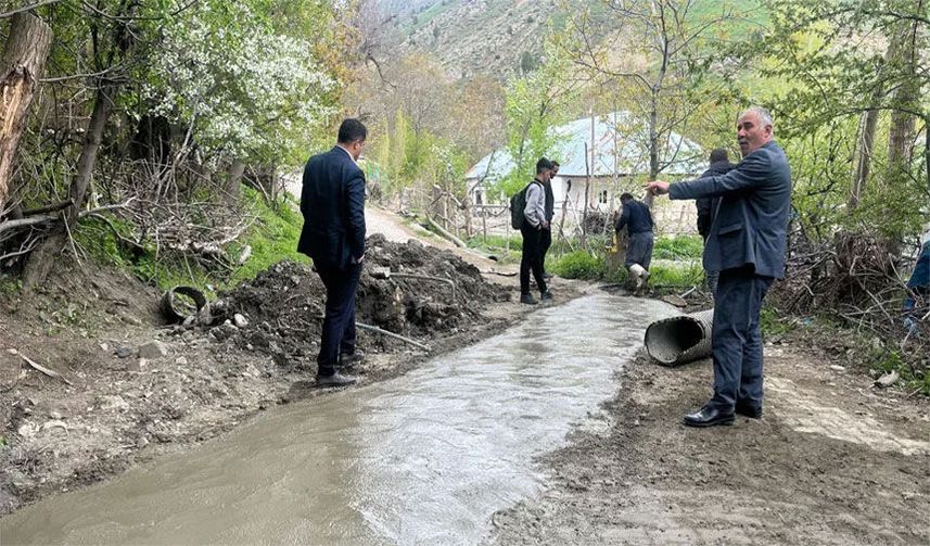 Esendere Belediyesi Sahada! Başkan Büyüksu Kırsaldaki Altyapı ve Boru Döşeme Çalışmalarını Tamamladıklarını Açıkladı