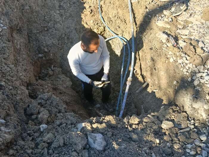 Hakkari Belediyesi’nden Yağmura Rağmen 1 Günde 7 Su Arızasına Müdahale