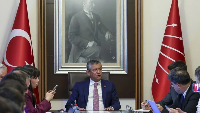 Özgür Özel'den Bomba İddia: Ekrem İmamoğlu'na Cezaevinde Genel Başkanlık Teklif Ettiler
