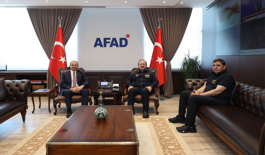 Hakkari Valisi İbrahim Taşyapan’dan AFAD Başkanı Ali Hamza Pehlivan’a Ziyaret