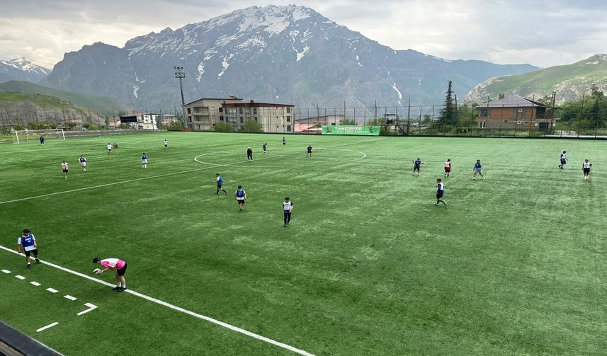 Hakkari’de Amedspor Rüzgarı: 250’den Fazla Genç Yetenek Profesyonel Futbol Hayali İçin Ter Döktü!