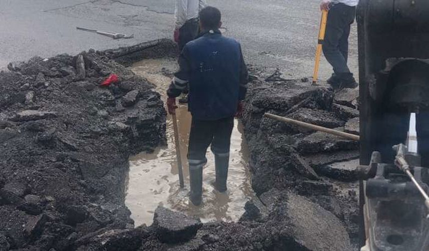 Hakkari Belediyesi’nden Kanalizasyon Arızasına Hızlı Müdahale