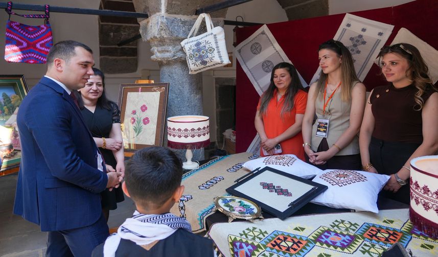 Hakkari’de Hayat Boyu Öğrenme Haftası Sergisi Büyük İlgi Gördü