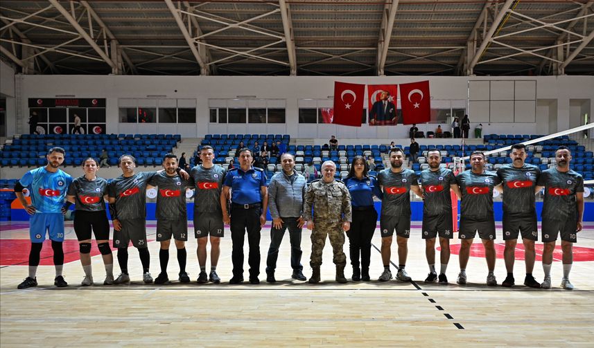 Hakkari Emniyet Müdürlüğü Voleybol Takımı Finale Yükseldi