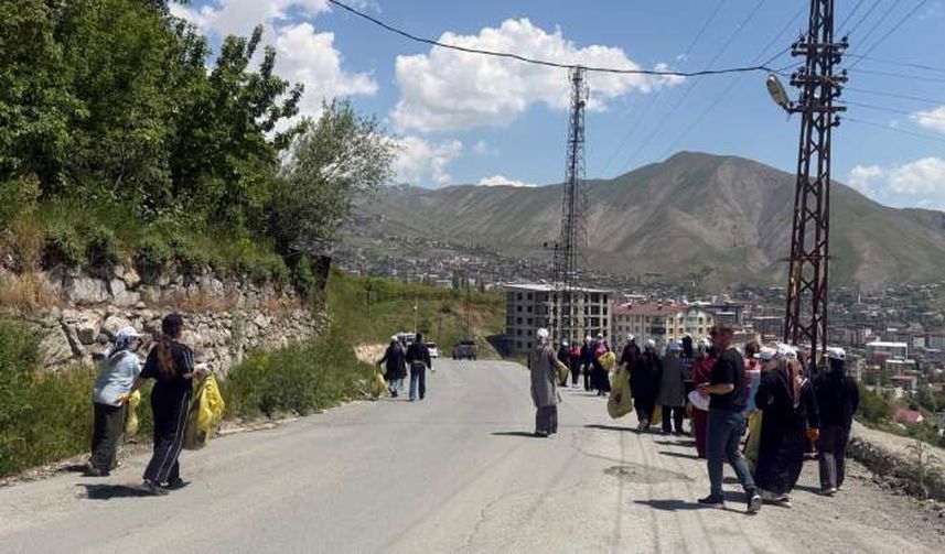 Hakkari Belediyesi’nden Dünya Çevre Günü Mesaisi: Mahallelerde Kapsamlı Temizlik Çalışması