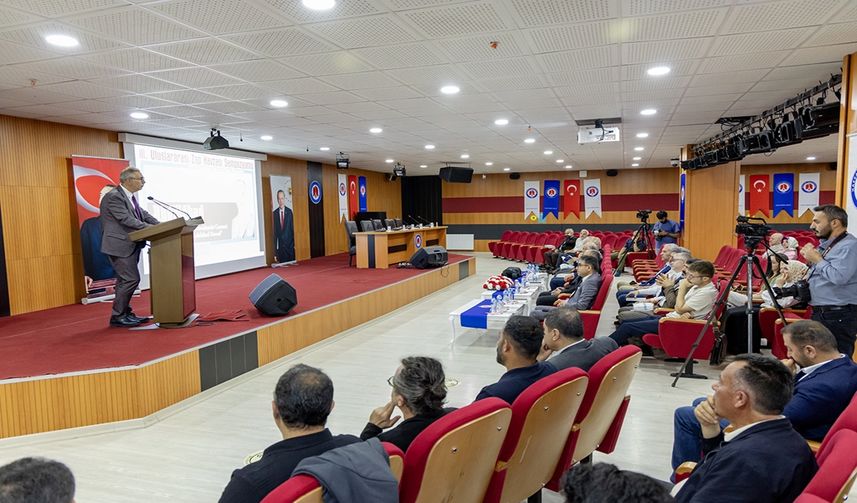Hakkari Üniversitesi’nde Abdülâhad Dâvûd Sempozyumu Düzenlendi